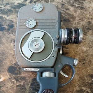 Vintage Sankyo 8-y untestedThe Vintage 1950s Sankyo 8-y Camera is a rare piece